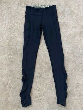 Black lululemon leggings. Couldn’t identify online but they’re in good condition